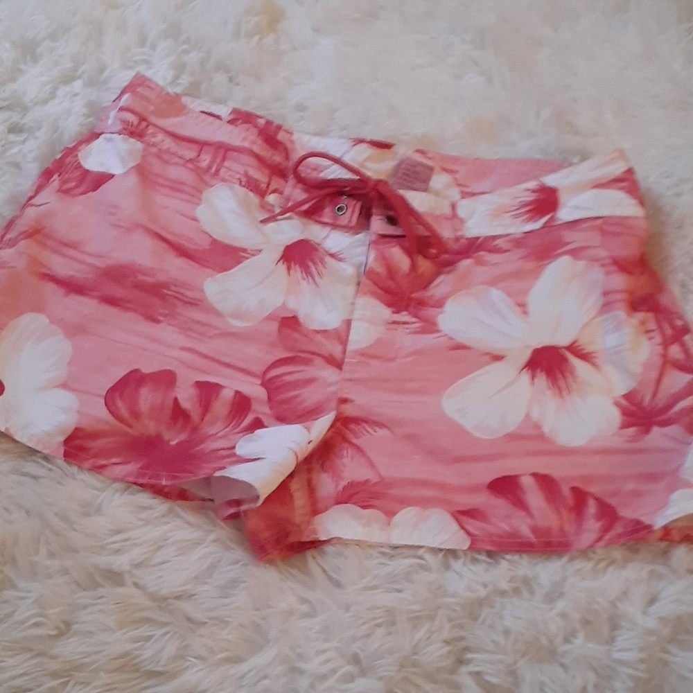 Island girl 💗🤍💗🤍 pink and white shorts